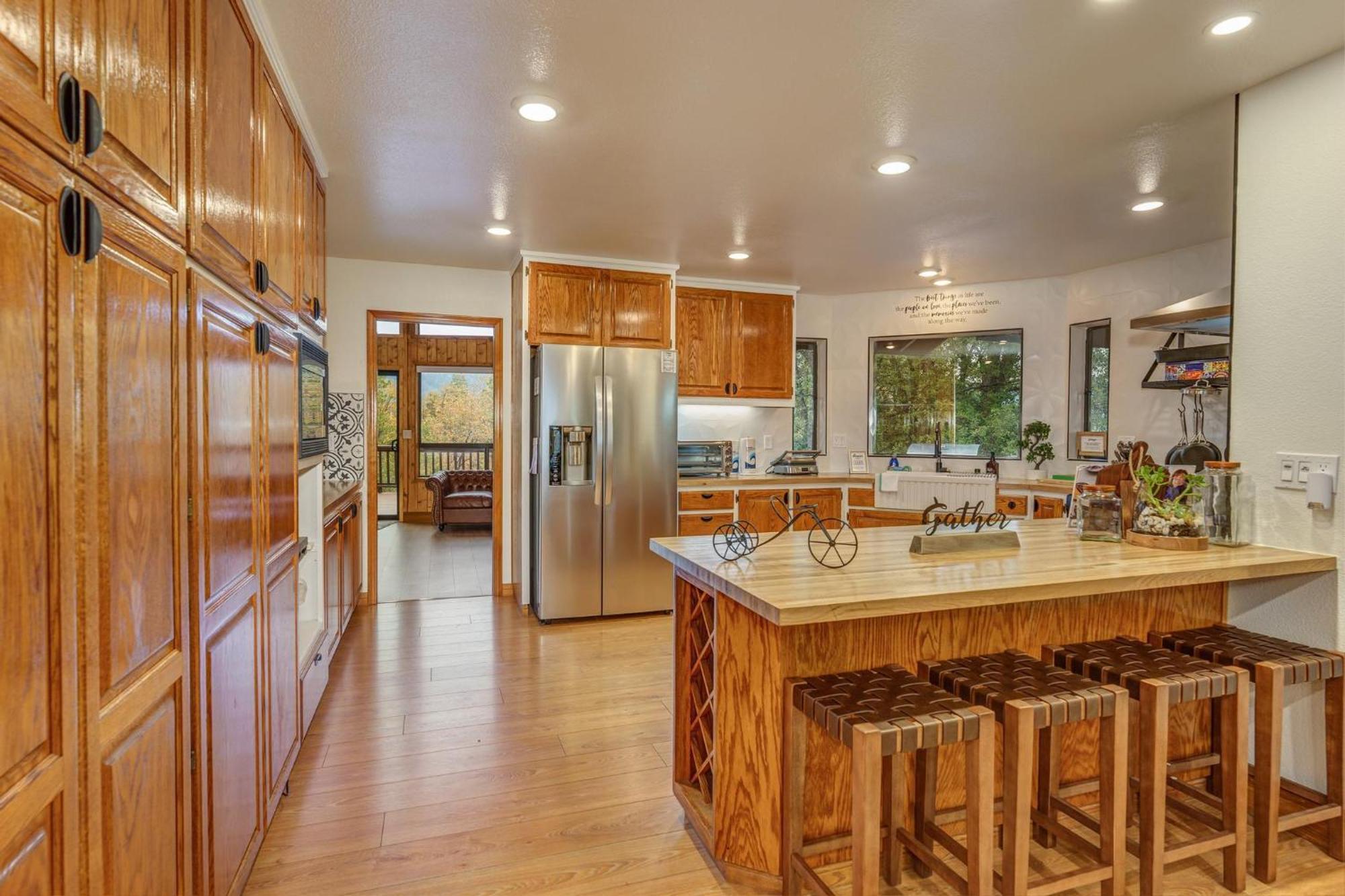 Summit Stunning Loaded With Amenities