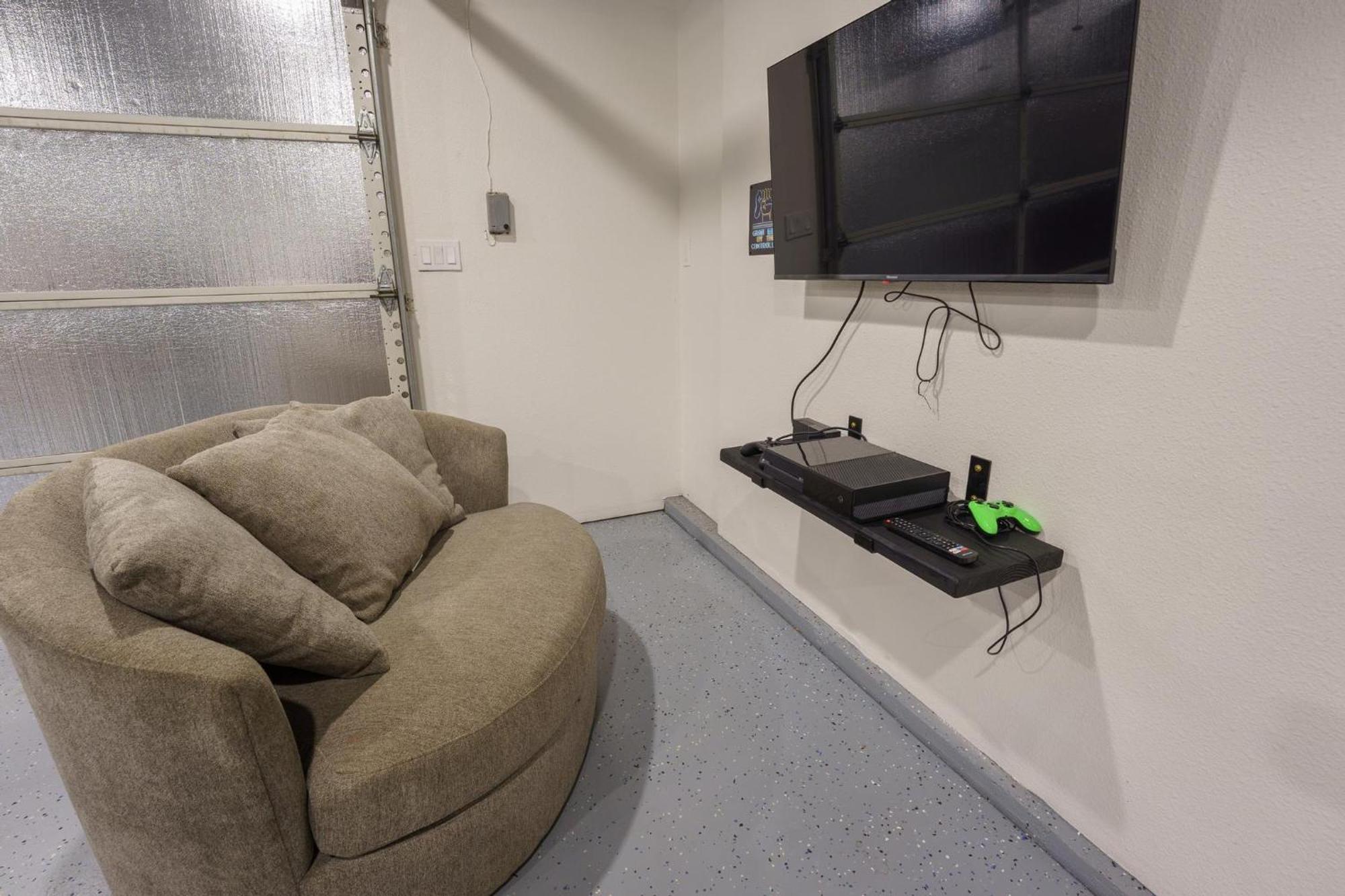Summit Stunning Loaded With Amenities
