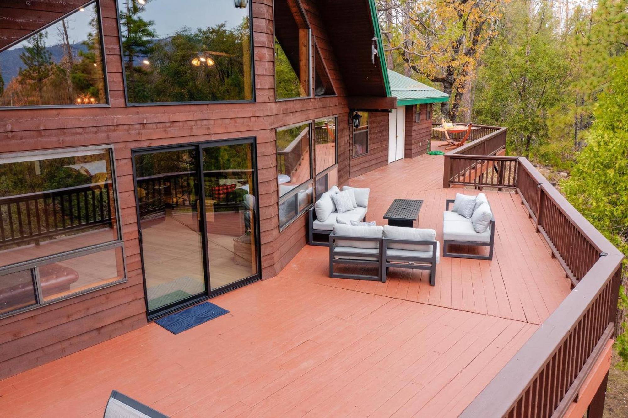 Summit Stunning Loaded With Amenities * Oakhurst