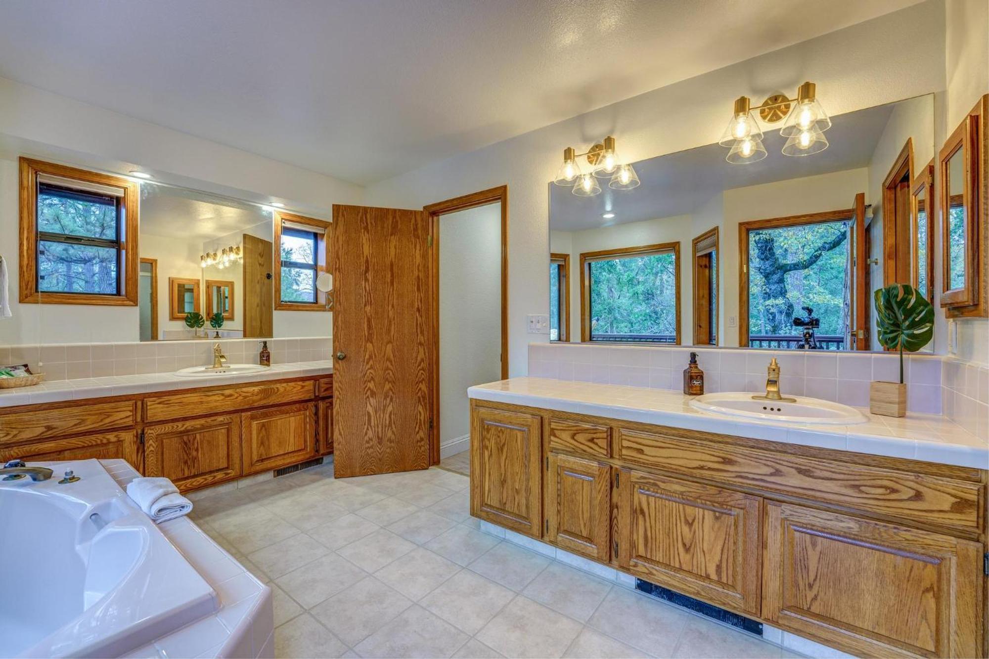 Summit Stunning Loaded With Amenities *