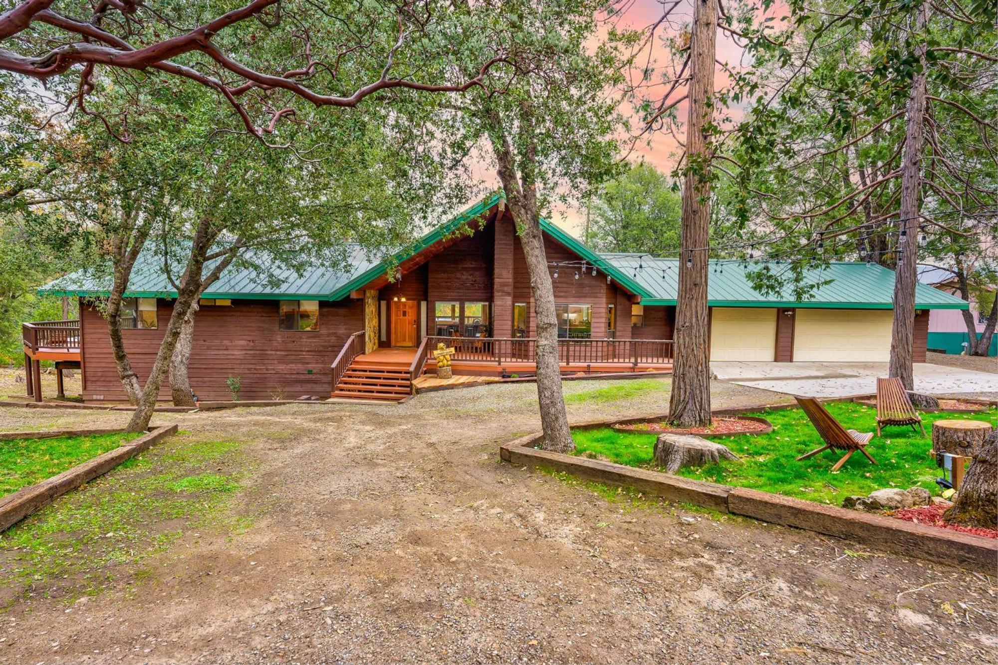 Summit Stunning Loaded With Amenities Holiday home