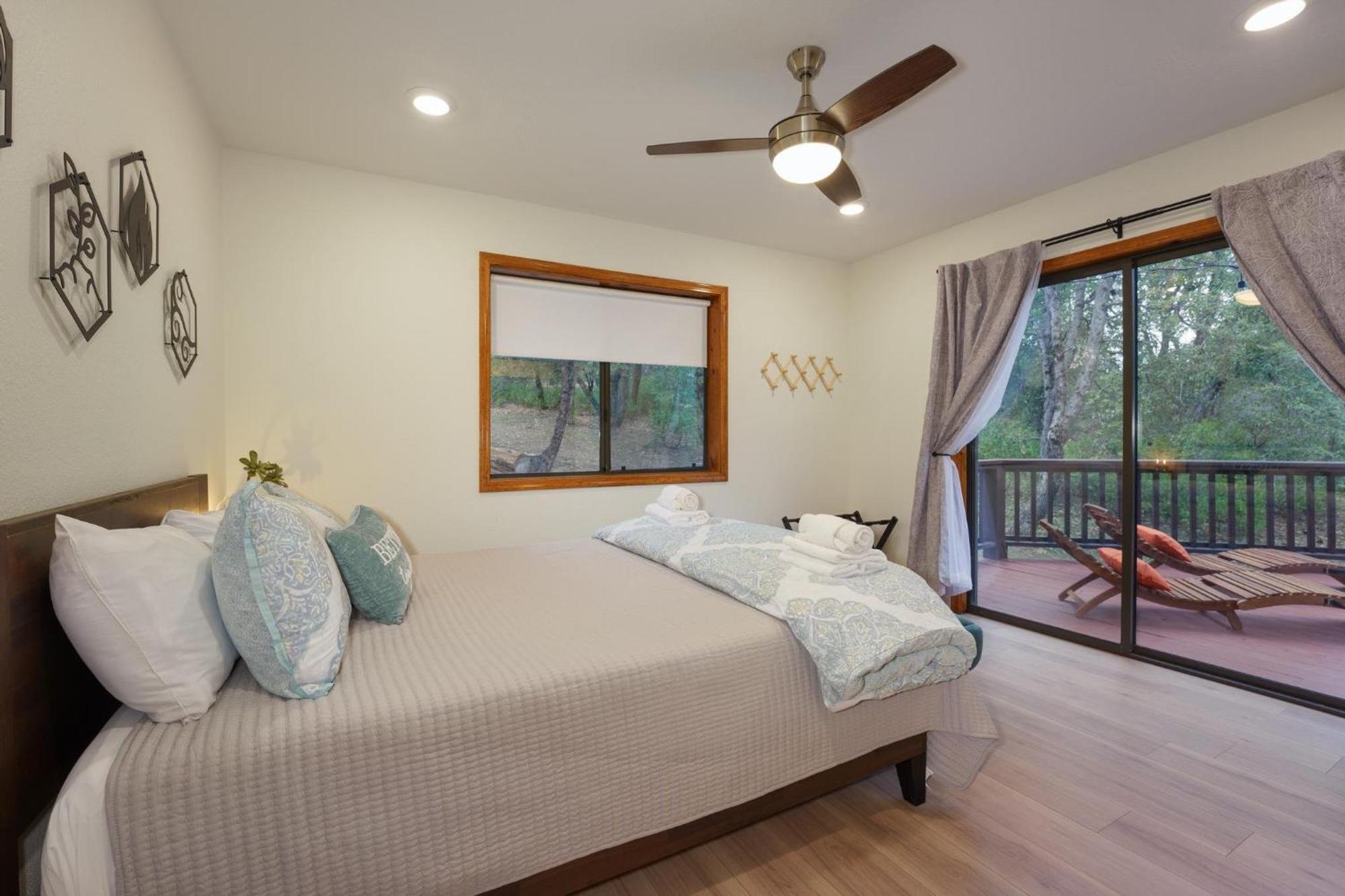 Summit Stunning Loaded With Amenities Oakhurst