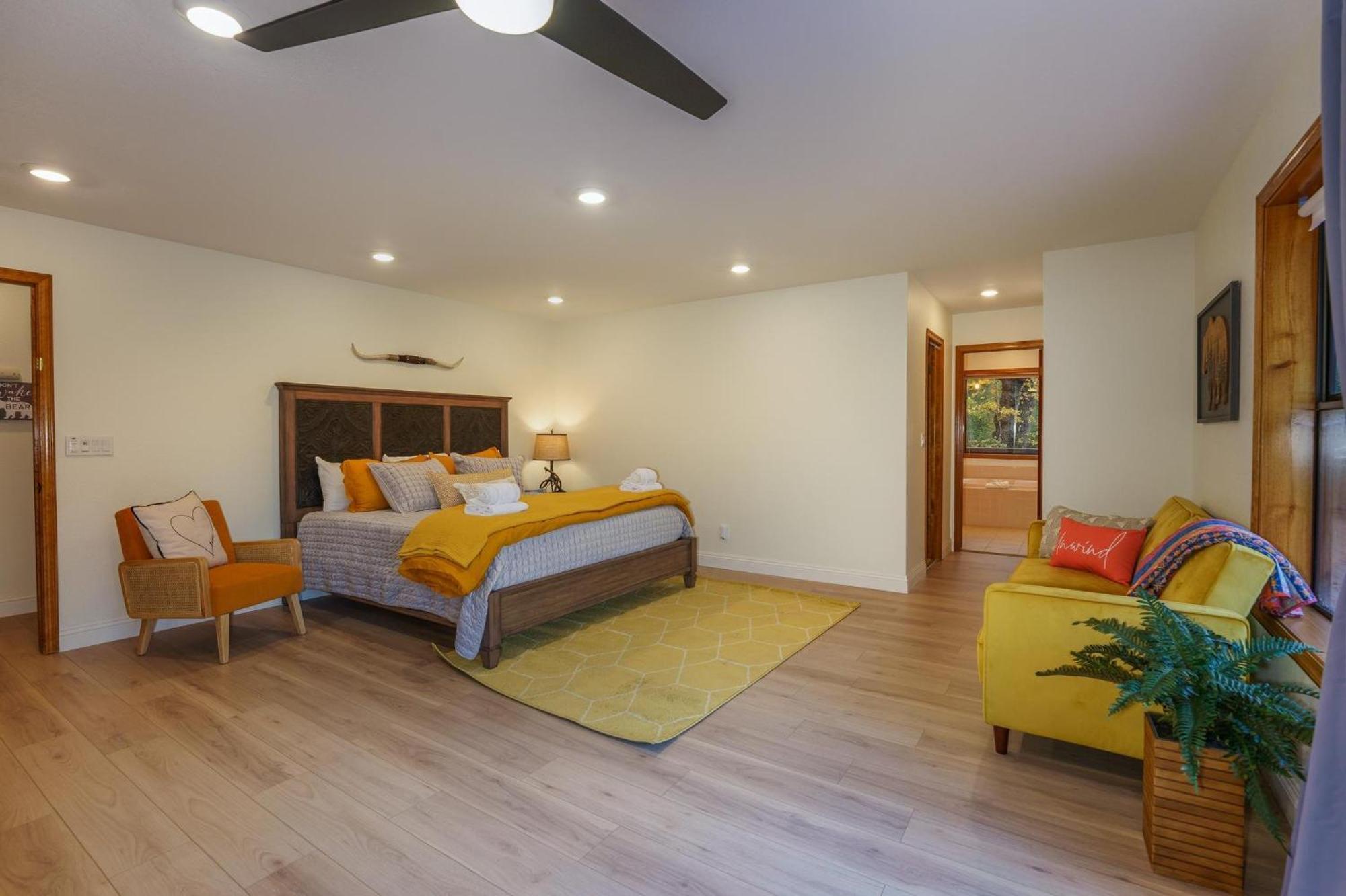 Summit Stunning Loaded With Amenities